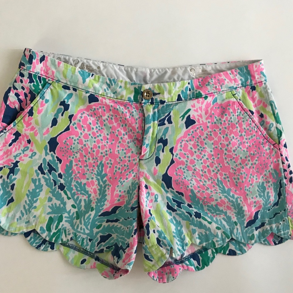 Lilly Pulitzer sz 8 Buttercup scalloped shorts